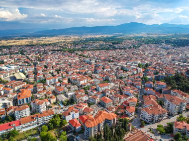 Kozani kenti, Makedonya ve Yunanistan 'da hava panoramik manzarası.