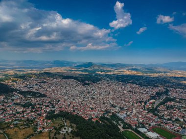 Kozani kenti, Makedonya ve Yunanistan 'da hava panoramik manzarası.