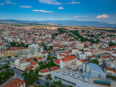 Kozani kenti, Makedonya ve Yunanistan 'da hava panoramik manzarası.