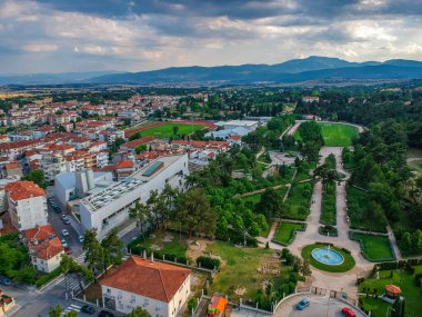Kozani kenti, Makedonya ve Yunanistan 'da hava panoramik manzarası.