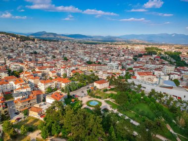Kozani kenti, Makedonya ve Yunanistan 'da hava panoramik manzarası.