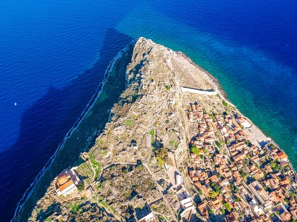 공중에서 그리스의 펠로폰네소스의 라코니아에 고대성 시아가 보인다 Monemvasia 그리스의 지브롤터 — 스톡 사진