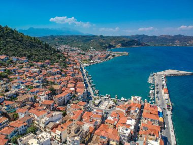 Gökyüzü manzaralı deniz kenti Gytheio, Lakonia, Moreloponnese, Yunanistan, Avrupa