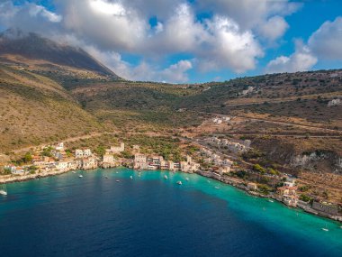Mani Bölgesi Laconia, Yunanistan ve Avrupa 'daki ünlü Limeni köyü üzerinde ikonik hava manzarası