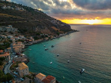 Mani Bölgesi Laconia, Yunanistan ve Avrupa 'daki ünlü Limeni köyü üzerinde ikonik hava manzarası