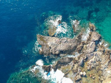 Spor, Yunanistan ve Avrupa 'daki koronavirüs salgınına karşı alınan önlemler nedeniyle Alonnisos adasındaki Marpounda plajında terk edilmiş plaj ve modern tatil beldeleri