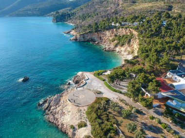 Spor, Yunanistan ve Avrupa 'daki koronavirüs salgınına karşı alınan önlemler nedeniyle Alonnisos adasındaki Marpounda plajında terk edilmiş plaj ve modern tatil beldeleri