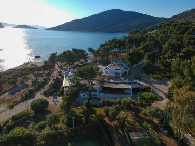 Spor, Yunanistan ve Avrupa 'daki koronavirüs salgınına karşı alınan önlemler nedeniyle Alonnisos adasındaki Marpounda plajında terk edilmiş plaj ve modern tatil beldeleri