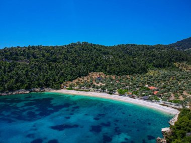 Alonnisos Adası, Sporades, Yunanistan ve Avrupa 'daki Leftos Gialos plajının hava manzarası