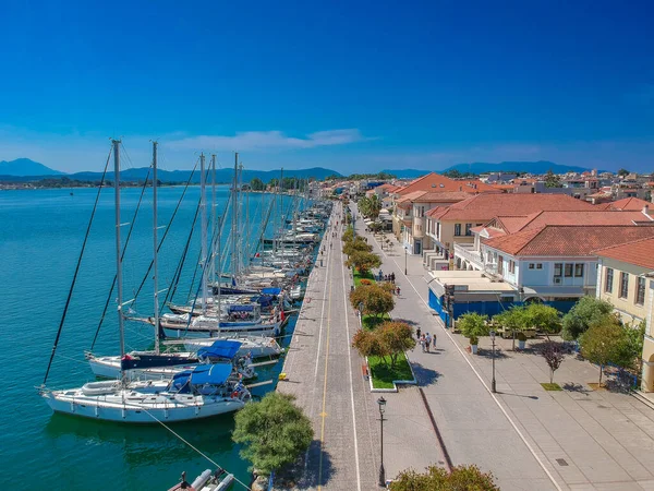 春天著名的普雷维萨市港口和船只的空中风景 普雷维萨是希腊西北部伊庇鲁斯地区一个美丽的城镇 位于昂儒昂湾口 — 图库照片