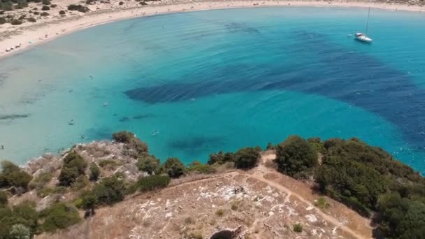 Flygfoto Över Den Berömda Halvcirkelformade Sandstranden Och Lagunen Voidokilia Messenia — Stockvideo