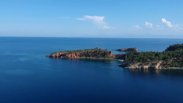 Widok Lotu Ptaka Majestatyczną Plażę Kokkinokastro Wyspie Alonnisos Piękne Skaliste — Wideo stockowe