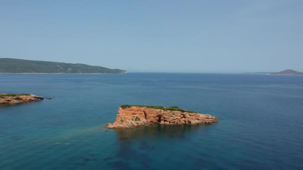 Vue Aérienne Sur Majestueuse Plage Kokkinokastro Dans Île Alonnisos Beau — Video