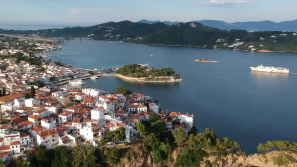 Skiathos Adası Sporades Magnesia Yunanistan Daki Chora Kasabasının Hava Panoramik — Stok video