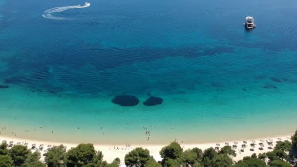 Letecký Výhled Pláž Koukounaries Ostrově Skiathos Sporades Magnesia Řecko — Stock video