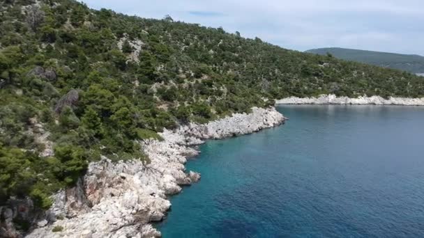 Widok Lotu Ptaka Skalistą Plażę Leftos Gialos Wyspie Alonissos Sporades — Wideo stockowe