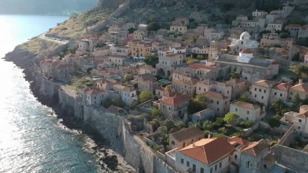 Luftaufnahme Der Alten Mittelalterlichen Burgstadt Monemvasia Lakonien Auf Der Peloponnes — Stockvideo