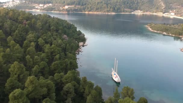 아름다운 항구에 범선을 공중에서 것이다 이로운 그리스의아름다움 그리스의 — 비디오