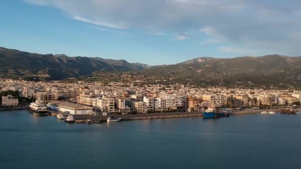 Pemandangan Pantai Udara Atas Kota Kalamata Messinia Yunani Saat Matahari — Stok Video