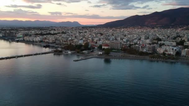 Vista Aérea Costa Sobre Ciudad Kalamata Messinia Grecia Atardecer — Vídeo de stock