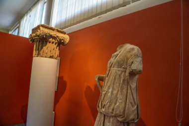 Messene, Yunanistan, 20 Haziran 2021: Yunanistan 'ın Messenia kentindeki antik Messene arkeolojik sahasında arkeolojik bulgular