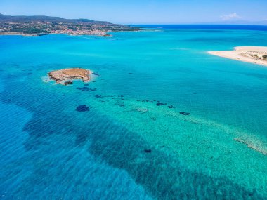 Yunanistan 'ın Laconia kentindeki en eski batık Pavlopetri şehri üzerinde ikonik hava manzarası. Yaklaşık 5000 yaşındaki Pavlipetri Akdeniz 'in en eski şehridir..
