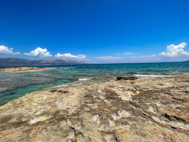 Yunanistan 'ın Laconia kentindeki en eski batık şehir Pavlopetri' nin tarih öncesi mezarlığının deniz manzarası. Yaklaşık 5000 yıllık. Akdeniz 'in en eski şehridir..
