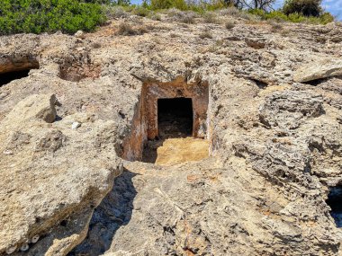 Yunanistan 'ın Laconia kentindeki en eski batık şehir Pavlopetri' nin tarih öncesi mezarlığının deniz manzarası. Yaklaşık 5000 yıllık. Akdeniz 'in en eski şehridir..