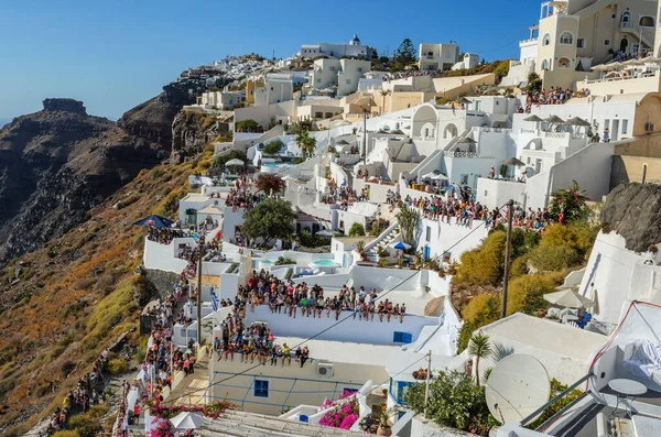 Santorini Greece September 2013 Parkour Athletes Action Tourists Visitors Wait — Stock Photo, Image