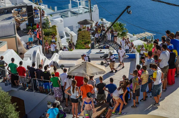 Santorini Greece September 2013 Parkour Athletes Action Tourists Visitors Wait — Stock Photo, Image