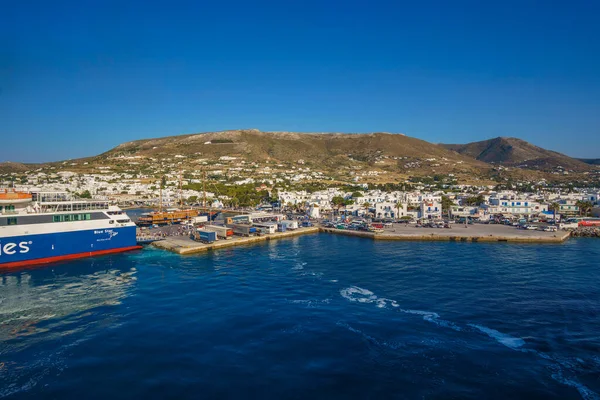 Parikia Grecia Junio 2017 Puerto Ciudad Parikia Visto Desde Cubierta —  Fotos de Stock