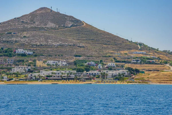 Paros Cyclades ギリシャ 2018年6月 夏の間 ギリシャのキュクラデス島のパロス島にある美しい海辺の村ナウサからの象徴的な景色 — ストック写真