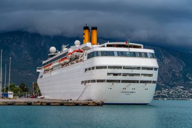 Modern Cruise gemisi Yunanistan 'ın Messenia kentindeki Kalamata limanına demir attı.