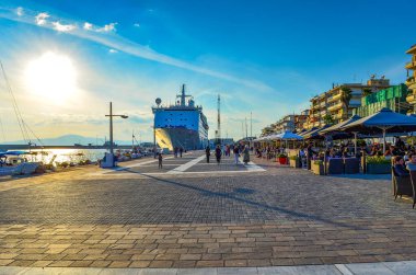 Ada Kaçış Gemisi Yunanistan 'ın Messenia kentindeki Kalamata limanına demir attı..