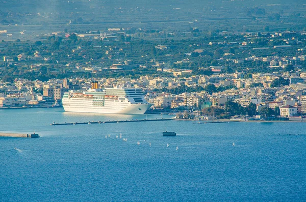 Costa Neoromantica Kreuzfahrtschiff Ankert Hafen Von Kalamata Stadt Messenia Griechenland — Stockfoto