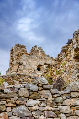 Mimari ve eski tarihi kuleler Laconian Mani yarımadasındaki ünlü Vathia köyünde hakim durumdalar. Laconia Mani anakarası, Moreloponnese, Yunanistan, Avrupa.