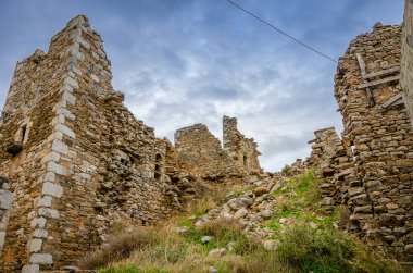 Mimari ve eski tarihi kuleler Laconian Mani yarımadasındaki ünlü Vathia köyünde hakim durumdalar. Laconia Mani anakarası, Moreloponnese, Yunanistan, Avrupa.