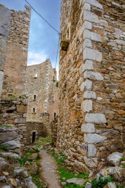 Mimari ve eski tarihi kuleler Laconian Mani yarımadasındaki ünlü Vathia köyünde hakim durumdalar. Laconia Mani anakarası, Moreloponnese, Yunanistan, Avrupa.