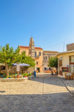 Geleneksel mimari binaları ve Yunanistan 'ın Laconia kentinde taşlanmış evleri olan güzel Areopoli kasabası