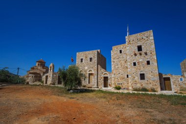 Eski Yunan Ortodoks Kilisesi ve Mesenia 'daki Mani kıyı şeridi yakınlarındaki mimari taş yapılar - Yunanistan