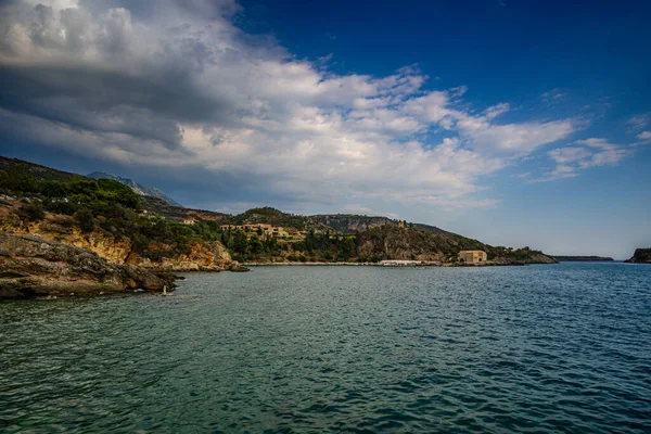 来自著名的卡达米里镇的海滨风景 它是位于卡拉马塔东南35公里处的一个沿海城镇 Messenia — 图库照片