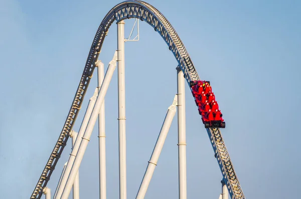 Dünya 'nın en hızlı hız treni Formula Rossa' nın fotoğraf görüntüsü. Yas Island, Abu Dabi 'deki Ferrari eğlence parkında..