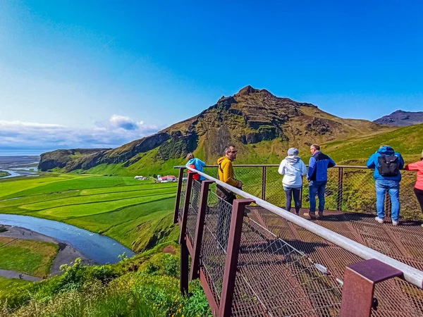 Les Touristes Les Visiteurs Profitent Vue Imprenable Sur Paysage Sur — Photo