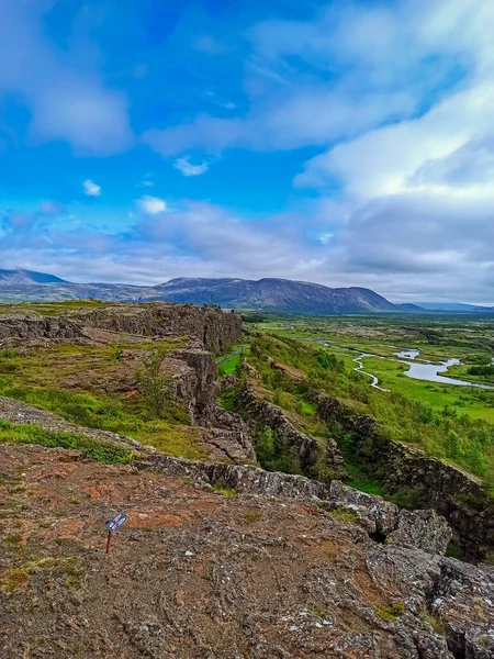 Turistas Visitantes Apreciam Vista Deslumbrante Paisagem Rota Passeio Condução Islândia — Fotografia de Stock