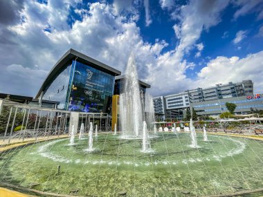 Marousi, Atina, Yunanistan 'daki ünlü Altın Salon alışveriş merkezinin dış görünüşü.