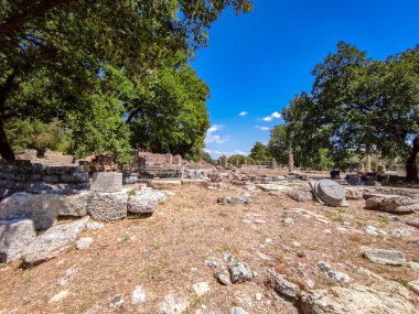 Antik Olympia 'nın arkeolojik alanı. Olimpiyat oyunlarının klasik zamanlarda doğduğu ve Olimpiyat meşalesinin bugün tutuştuğu yer.