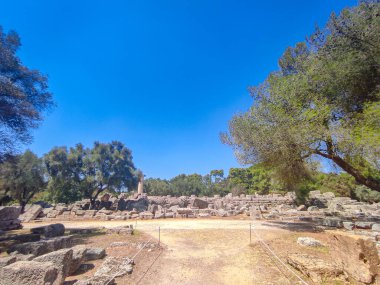 Antik Olympia 'nın arkeolojik alanı. Olimpiyat oyunlarının klasik zamanlarda doğduğu ve Olimpiyat meşalesinin bugün tutuştuğu yer.