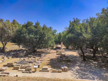 Antik Olympia 'nın arkeolojik alanı. Olimpiyat oyunlarının klasik zamanlarda doğduğu ve Olimpiyat meşalesinin bugün tutuştuğu yer.