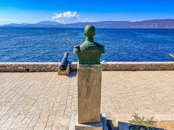 Άγαλμα Του Αντωνίου Κριεζή Καπετάνιου Του Ελληνικού Ναυτικού Κατά Διάρκεια — Φωτογραφία Αρχείου
