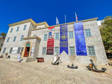 Hydra Tarihi Arşiv Müzesi. Müzenin kendine özgü bir deniz teması var. Hidra adasının stratejik önemini yansıtıyor..